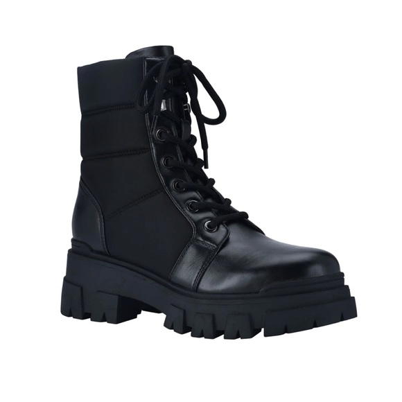 MARC FISHER AMITA LUGSOLE LACE UP BOOTIE. - Picture 2 of 7